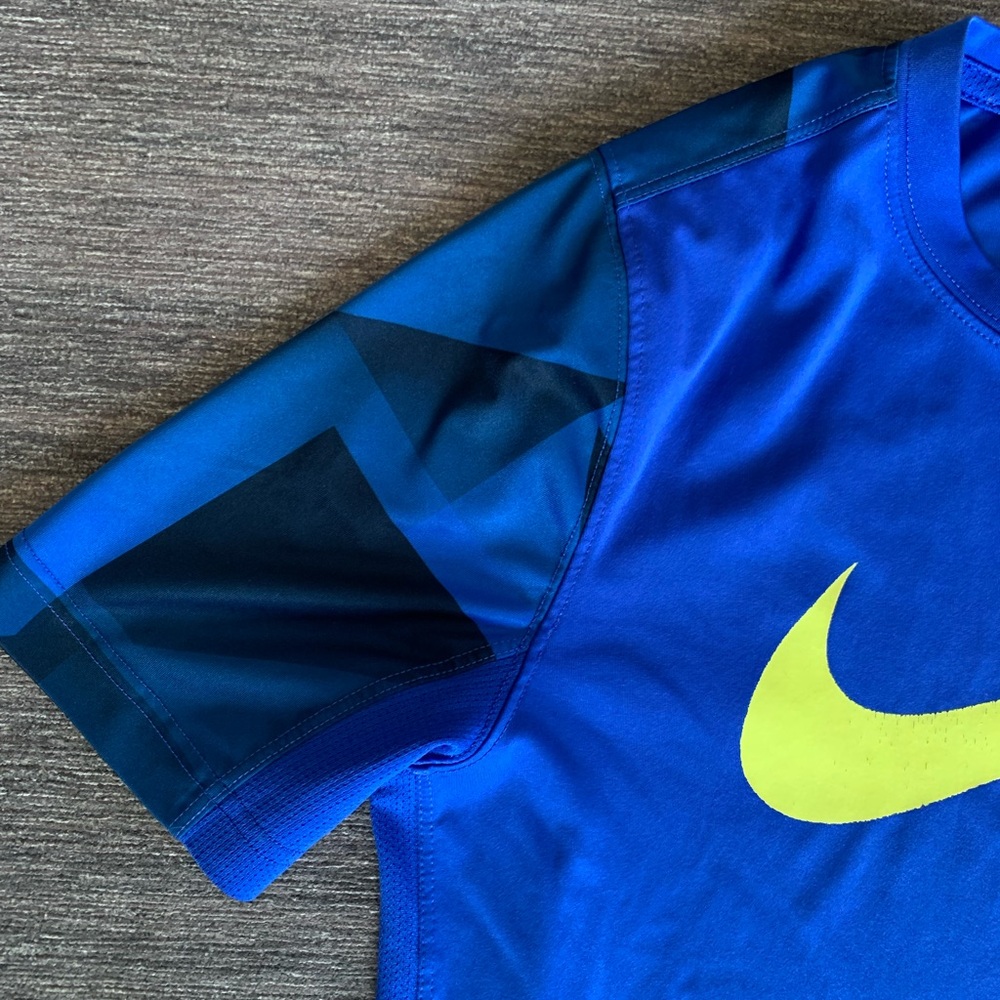 Nike Dri-Fit Athletic XL Boys Royal Navy Blue Short Sleeve Shirt Volt Swoosh S - Picture 3 of 5